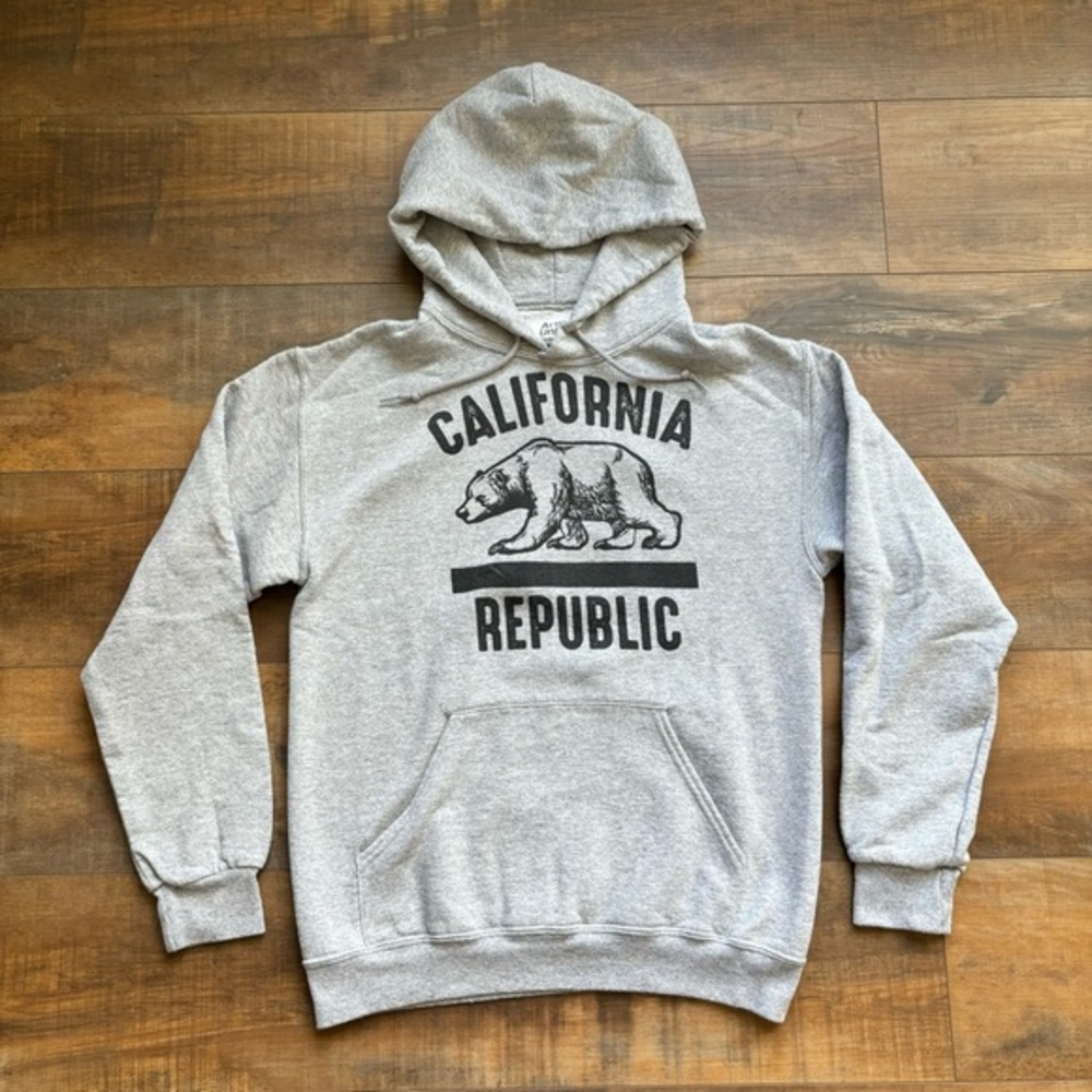 California Republic Women's Size Small Grey Black Bear Graphic Hooded Sweatshirt